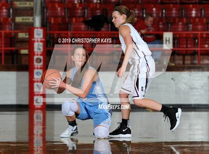 Thumbnail 2 in Pinckneyville vs. Sesser-Valier/Waltonville (West Frankfort Mid-Winter Classic) photogallery.