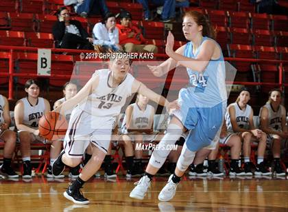 Thumbnail 2 in Pinckneyville vs. Sesser-Valier/Waltonville (West Frankfort Mid-Winter Classic) photogallery.