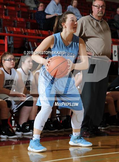 Thumbnail 2 in Pinckneyville vs. Sesser-Valier/Waltonville (West Frankfort Mid-Winter Classic) photogallery.
