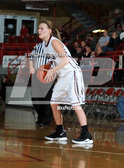 Thumbnail 3 in Pinckneyville vs. Sesser-Valier/Waltonville (West Frankfort Mid-Winter Classic) photogallery.