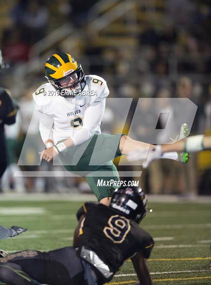 Thumbnail 3 in San Ramon Valley vs Antioch (CIF NCS D1 Playoffs) photogallery.