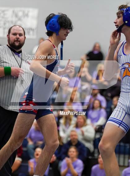 Thumbnail 3 in North Pontotoc vs Lewisburg photogallery.