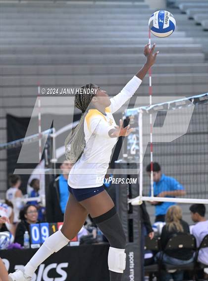 Thumbnail 2 in Prestonwood Christian vs. Mater Dei (Durango Fall Classic) photogallery.