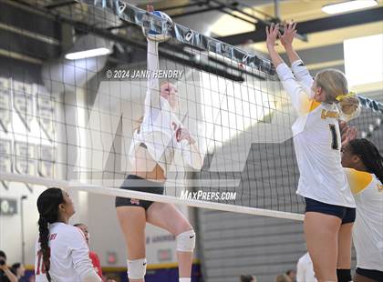 Thumbnail 3 in Prestonwood Christian vs. Mater Dei (Durango Fall Classic) photogallery.