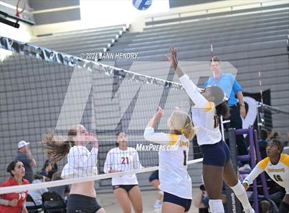 Thumbnail 3 in Prestonwood Christian vs. Mater Dei (Durango Fall Classic) photogallery.