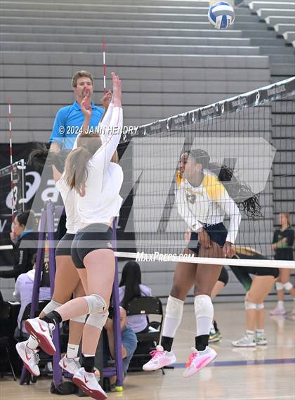 Thumbnail 1 in Prestonwood Christian vs. Mater Dei (Durango Fall Classic) photogallery.