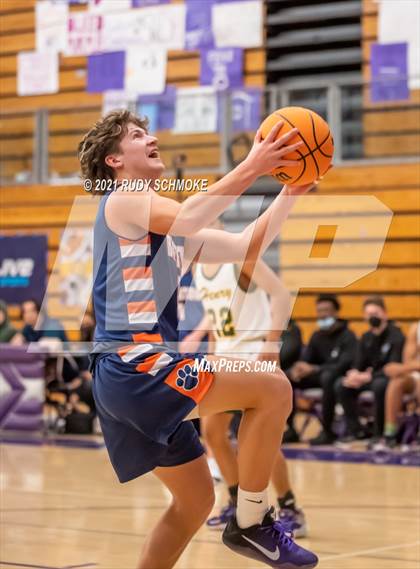Thumbnail 2 in Patrick Henry vs. Brighton (Torrey Pines Holiday Classic) photogallery.