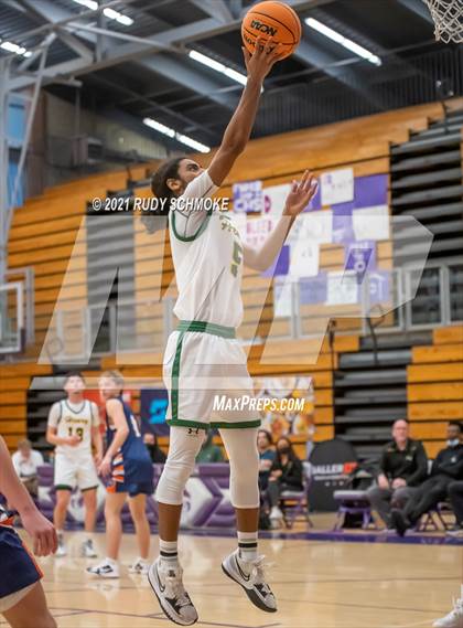 Thumbnail 2 in Patrick Henry vs. Brighton (Torrey Pines Holiday Classic) photogallery.