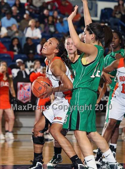 Thumbnail 3 in Hoover vs St. Mary's  (T-Mobile Invitational) photogallery.