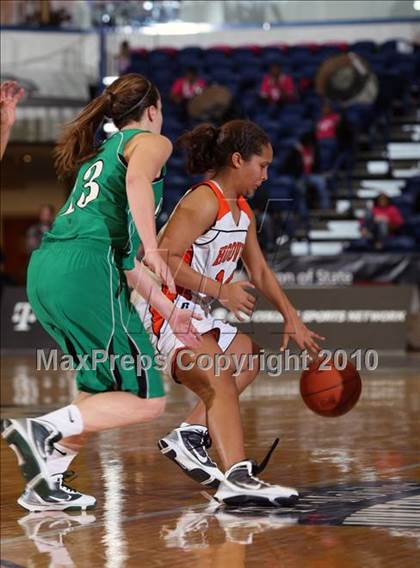Thumbnail 2 in Hoover vs St. Mary's  (T-Mobile Invitational) photogallery.