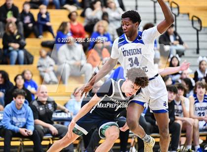 Thumbnail 3 in Union Catholic vs. Manasquan (Metro Classic) photogallery.