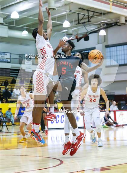 Thumbnail 2 in Taft vs Westchester (CIF LACS Open Division Semifinal) photogallery.