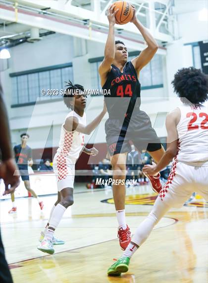 Thumbnail 2 in Taft vs Westchester (CIF LACS Open Division Semifinal) photogallery.