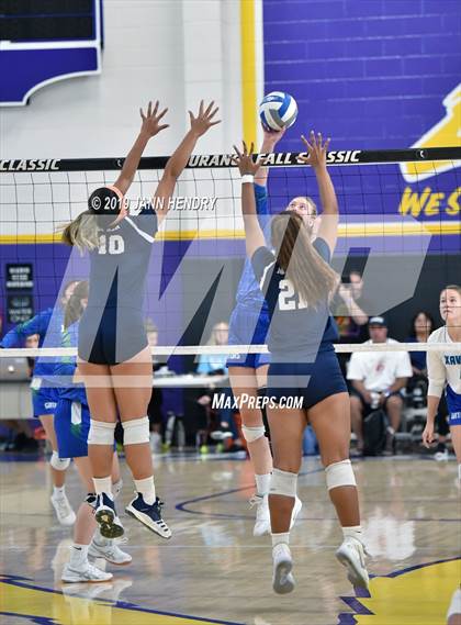 Thumbnail 3 in Xavier College Prep vs. Kamehameha Kapalama (Durango Fall Classic) photogallery.
