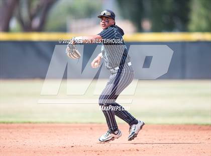 Thumbnail 2 in Sultana vs. Royal (CIF SS Division 2 Round 1) photogallery.