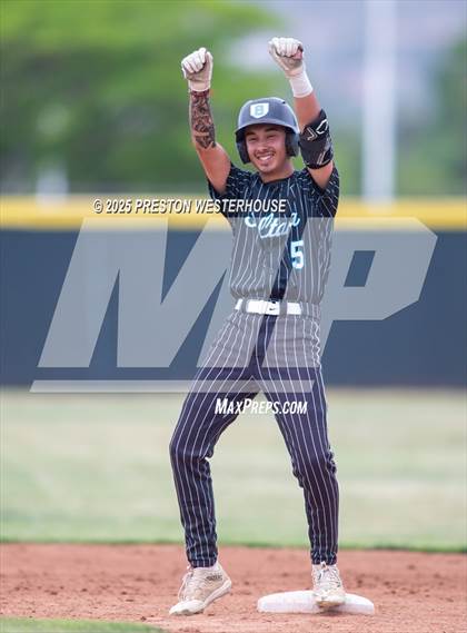 Thumbnail 2 in Sultana vs. Royal (CIF SS Division 2 Round 1) photogallery.