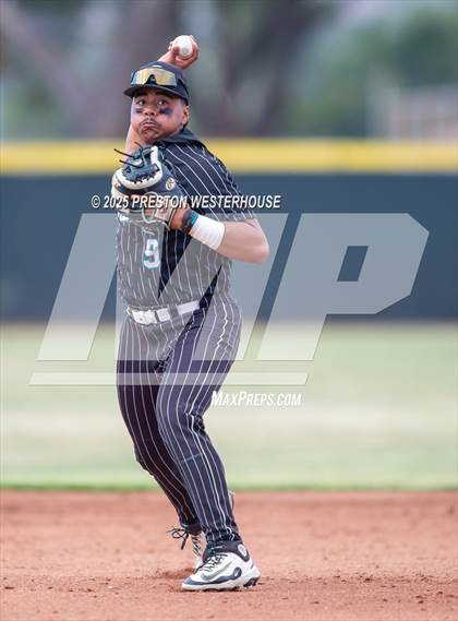 Thumbnail 2 in Sultana vs. Royal (CIF SS Division 2 Round 1) photogallery.