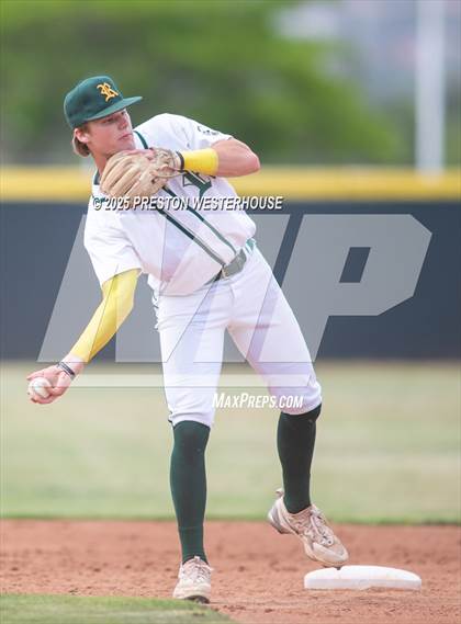 Thumbnail 2 in Sultana vs. Royal (CIF SS Division 2 Round 1) photogallery.