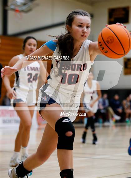 Thumbnail 1 in Tesoro vs. San Marcos (SoCal Holiday Classic) photogallery.