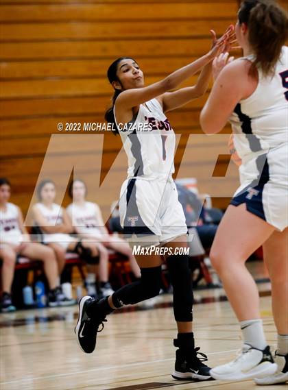 Thumbnail 2 in Tesoro vs. San Marcos (SoCal Holiday Classic) photogallery.