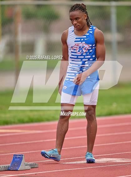 Thumbnail 1 in UIL 6A Track & Field District Finals (200M) photogallery.