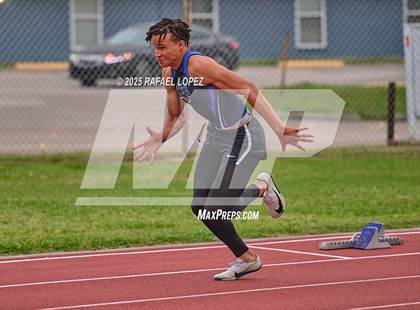 Thumbnail 1 in UIL 6A Track & Field District Finals (200M) photogallery.