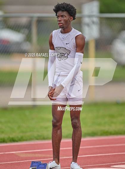 Thumbnail 1 in UIL 6A Track & Field District Finals (200M) photogallery.