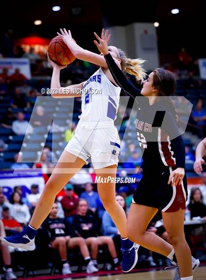 Thumbnail 2 in North Laurel vs Harlan Co. (13th Region Quarterfinal) photogallery.