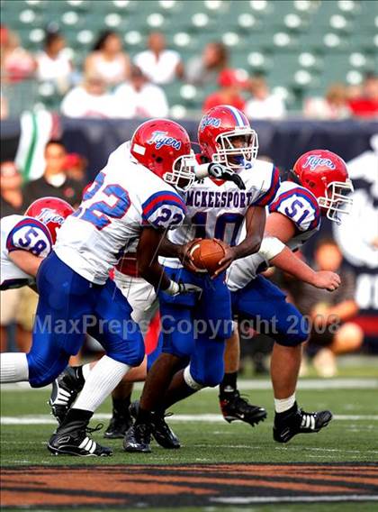 Thumbnail 2 in Colerain vs. McKeesport (Kirk Herbstreit Varsity Football Series) photogallery.