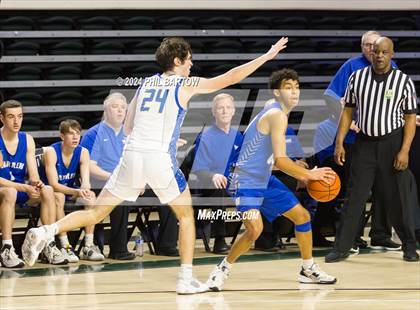 Thumbnail 3 in Maysville vs. Warren (OHSAA Division II Region 7 Regional Final) photogallery.