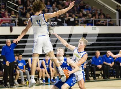 Thumbnail 2 in Maysville vs. Warren (OHSAA Division II Region 7 Regional Final) photogallery.