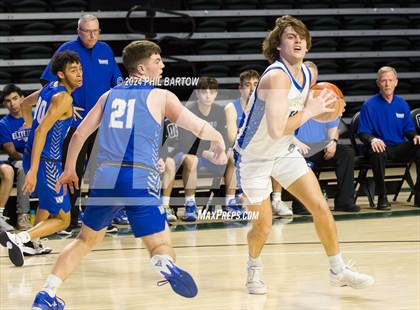 Thumbnail 3 in Maysville vs. Warren (OHSAA Division II Region 7 Regional Final) photogallery.