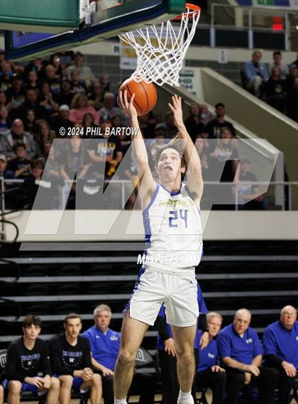 Thumbnail 3 in Maysville vs. Warren (OHSAA Division II Region 7 Regional Final) photogallery.
