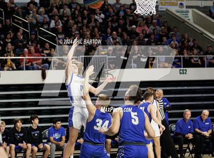 Thumbnail 3 in Maysville vs. Warren (OHSAA Division II Region 7 Regional Final) photogallery.