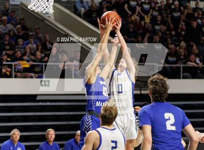 Thumbnail 2 in Maysville vs. Warren (OHSAA Division II Region 7 Regional Final) photogallery.
