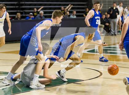 Thumbnail 3 in Maysville vs. Warren (OHSAA Division II Region 7 Regional Final) photogallery.