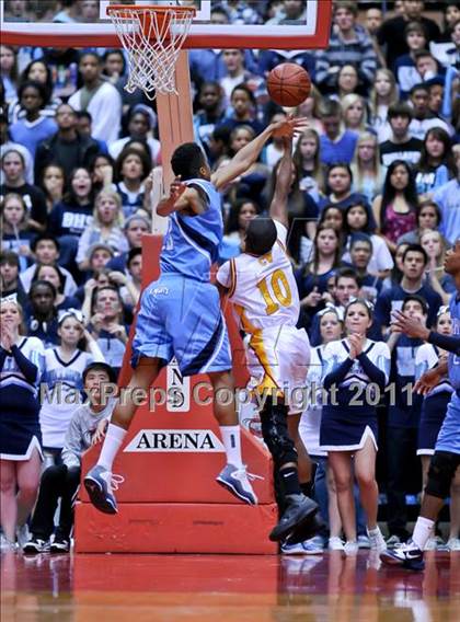 Thumbnail 2 in Bullard vs. Clovis West (CIF CS D1 Final) photogallery.