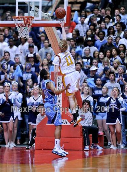 Thumbnail 2 in Bullard vs. Clovis West (CIF CS D1 Final) photogallery.