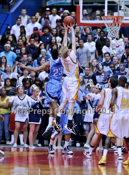 Thumbnail 2 in Bullard vs. Clovis West (CIF CS D1 Final) photogallery.