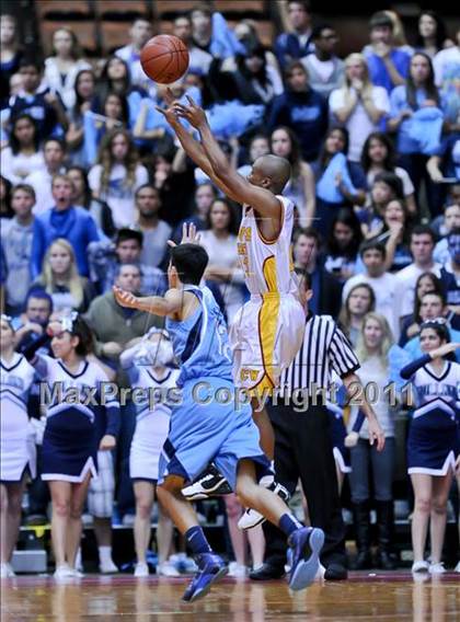 Thumbnail 1 in Bullard vs. Clovis West (CIF CS D1 Final) photogallery.
