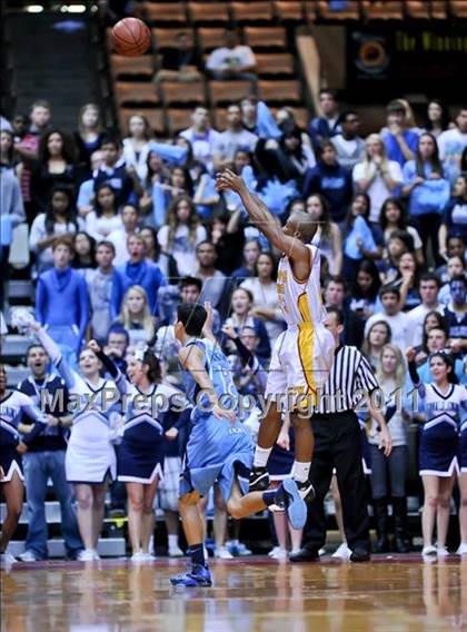 Thumbnail 2 in Bullard vs. Clovis West (CIF CS D1 Final) photogallery.