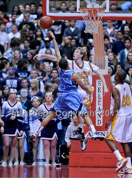 Thumbnail 1 in Bullard vs. Clovis West (CIF CS D1 Final) photogallery.