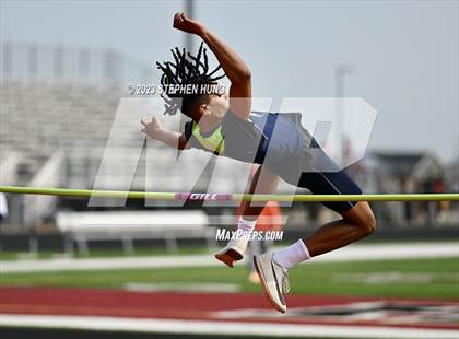 Thumbnail 2 in IHSA Class 3A Sectional Meet photogallery.