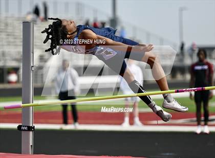 Thumbnail 2 in IHSA Class 3A Sectional Meet photogallery.