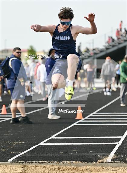 Thumbnail 2 in IHSA Class 3A Sectional Meet photogallery.