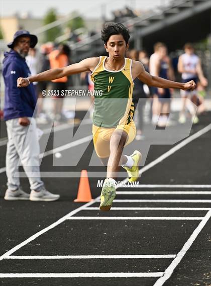 Thumbnail 3 in IHSA Class 3A Sectional Meet photogallery.