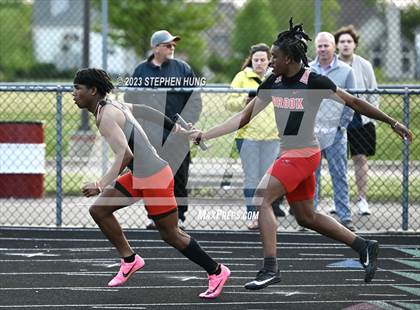 Thumbnail 3 in IHSA Class 3A Sectional Meet photogallery.