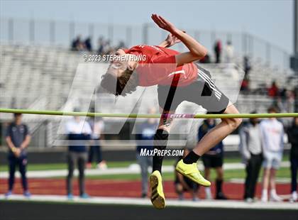 Thumbnail 3 in IHSA Class 3A Sectional Meet photogallery.