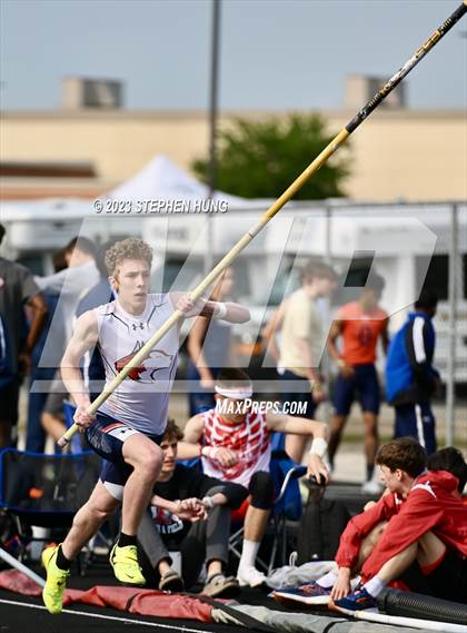 Thumbnail 2 in IHSA Class 3A Sectional Meet photogallery.