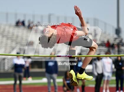 Thumbnail 1 in IHSA Class 3A Sectional Meet photogallery.